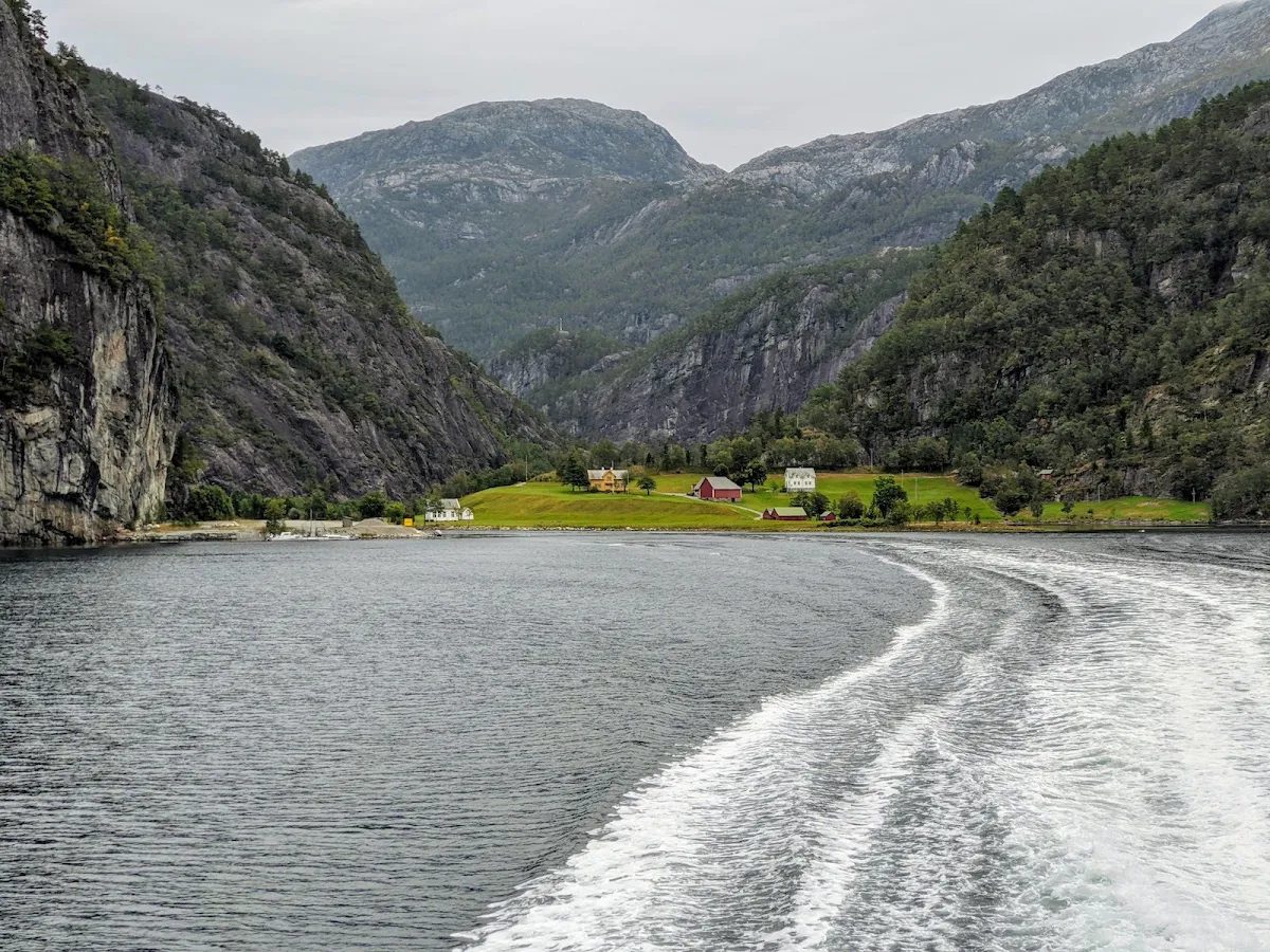 Cruising Osterfjorden