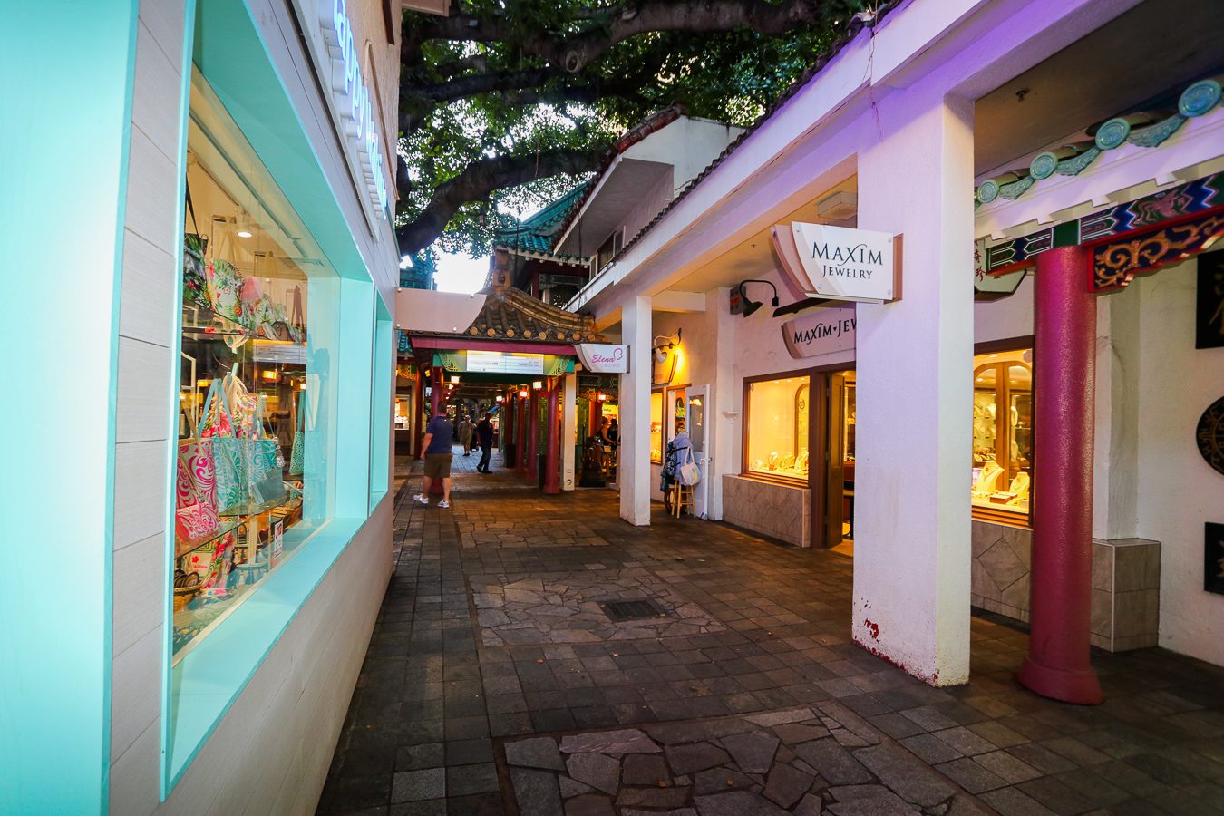 Hilton Hawaiian Village Shops