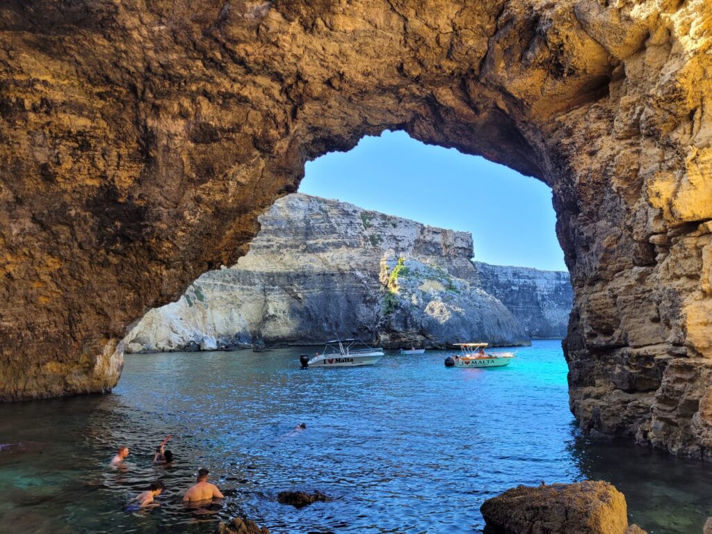 Cominotto Cave