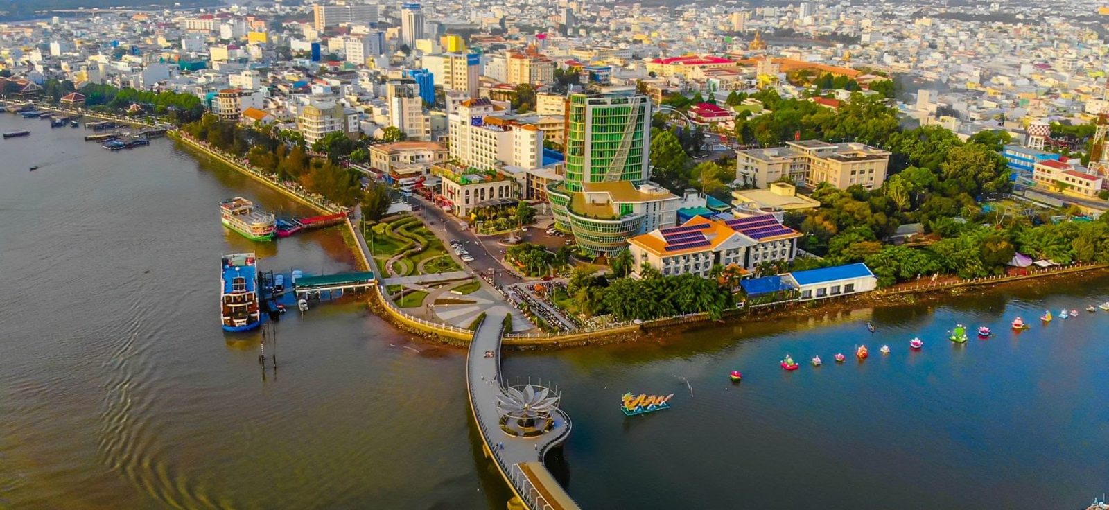 Ninh Kieu Pier