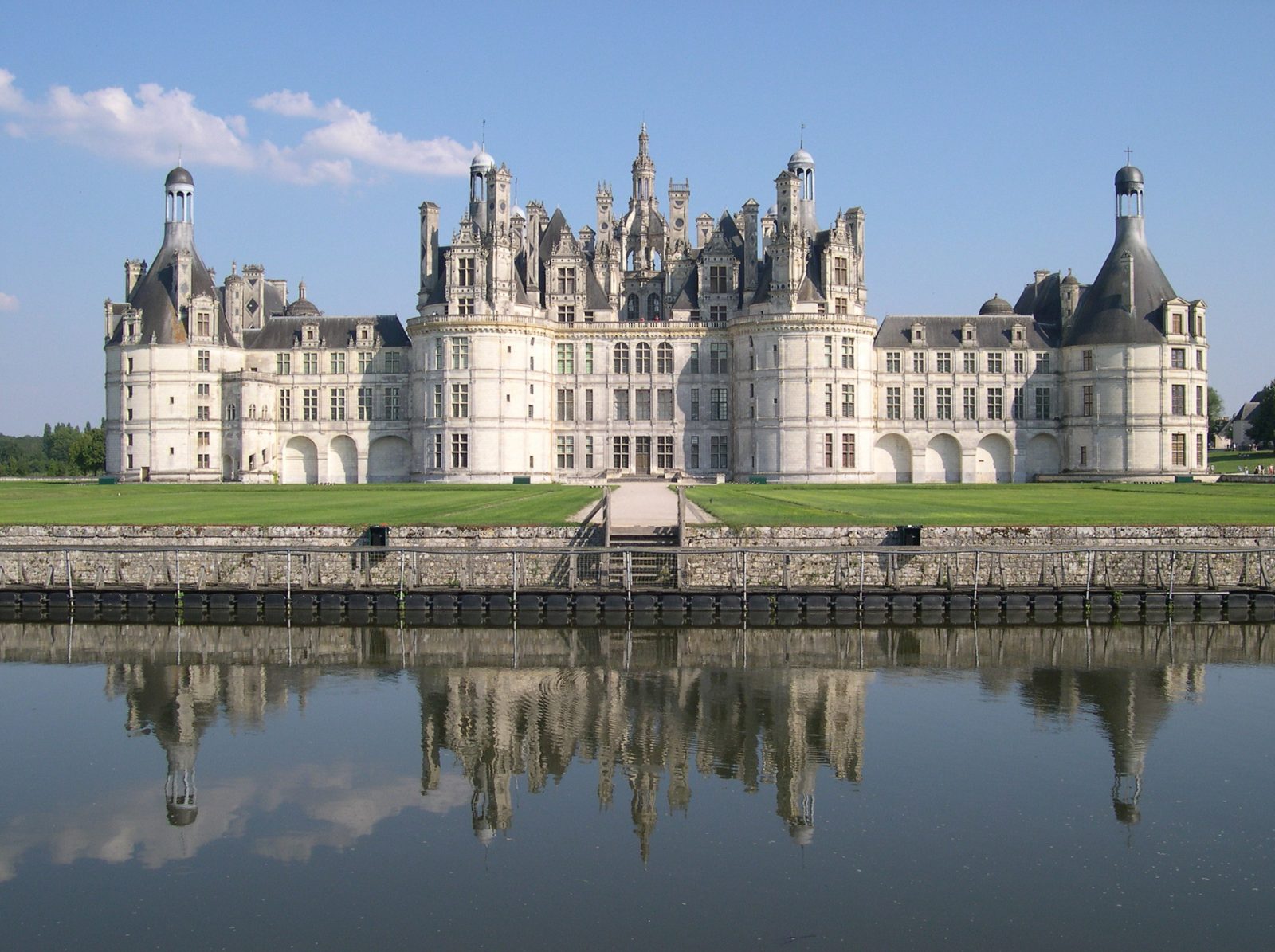 How Far Is Loire Valley From Paris