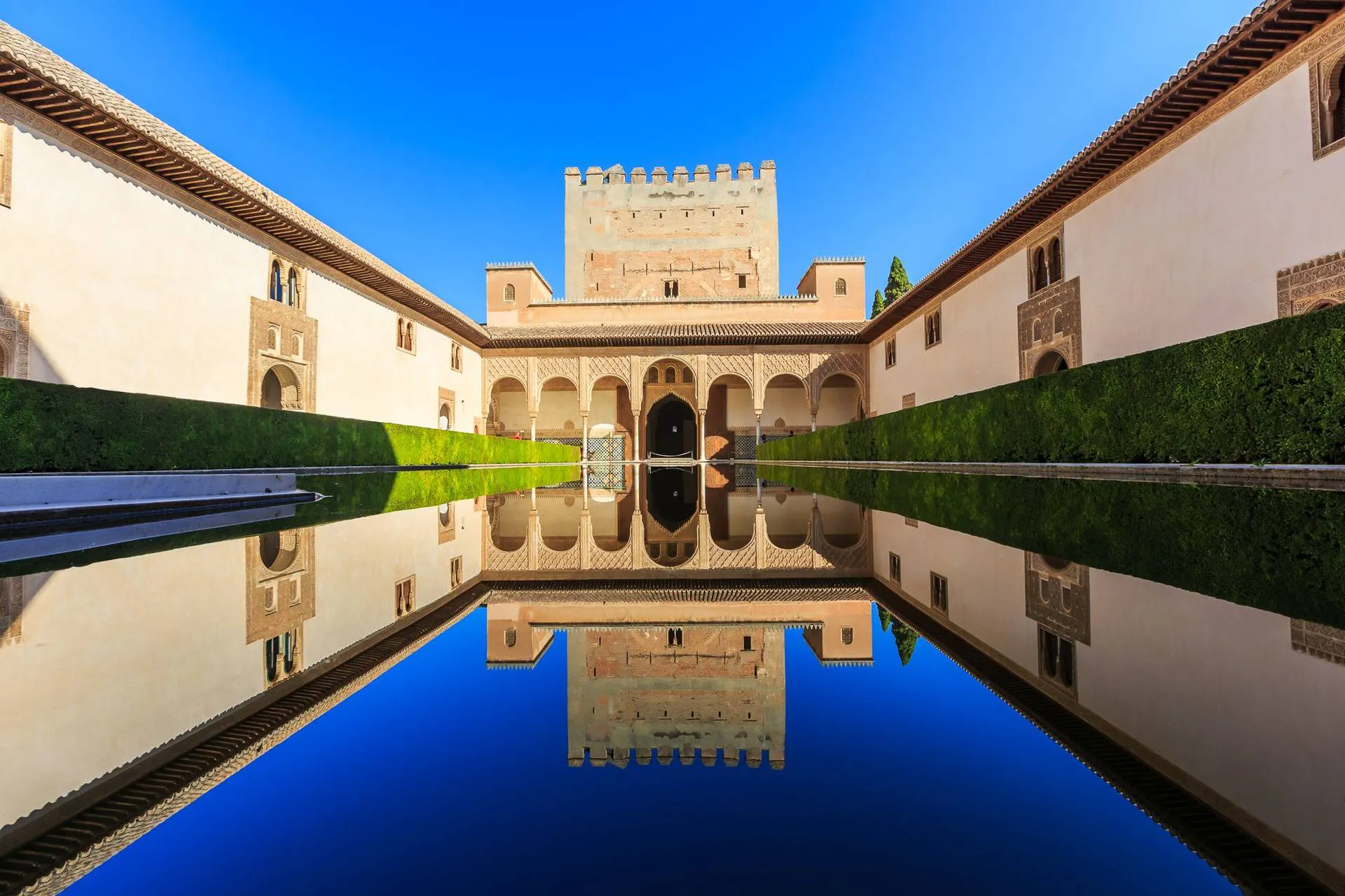Do You Need to Book Alhambra Tickets in Advance