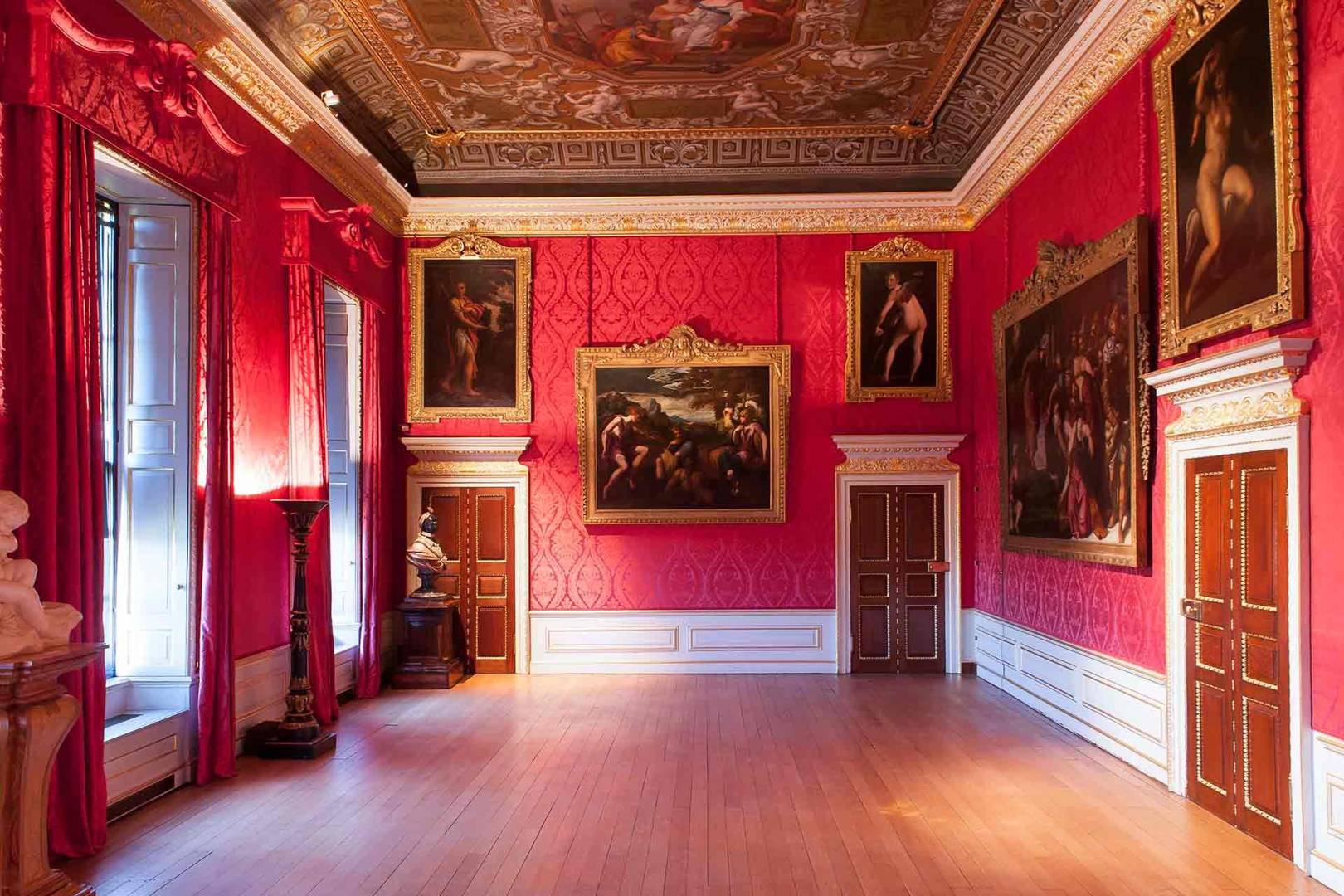 Queen's State Apartments