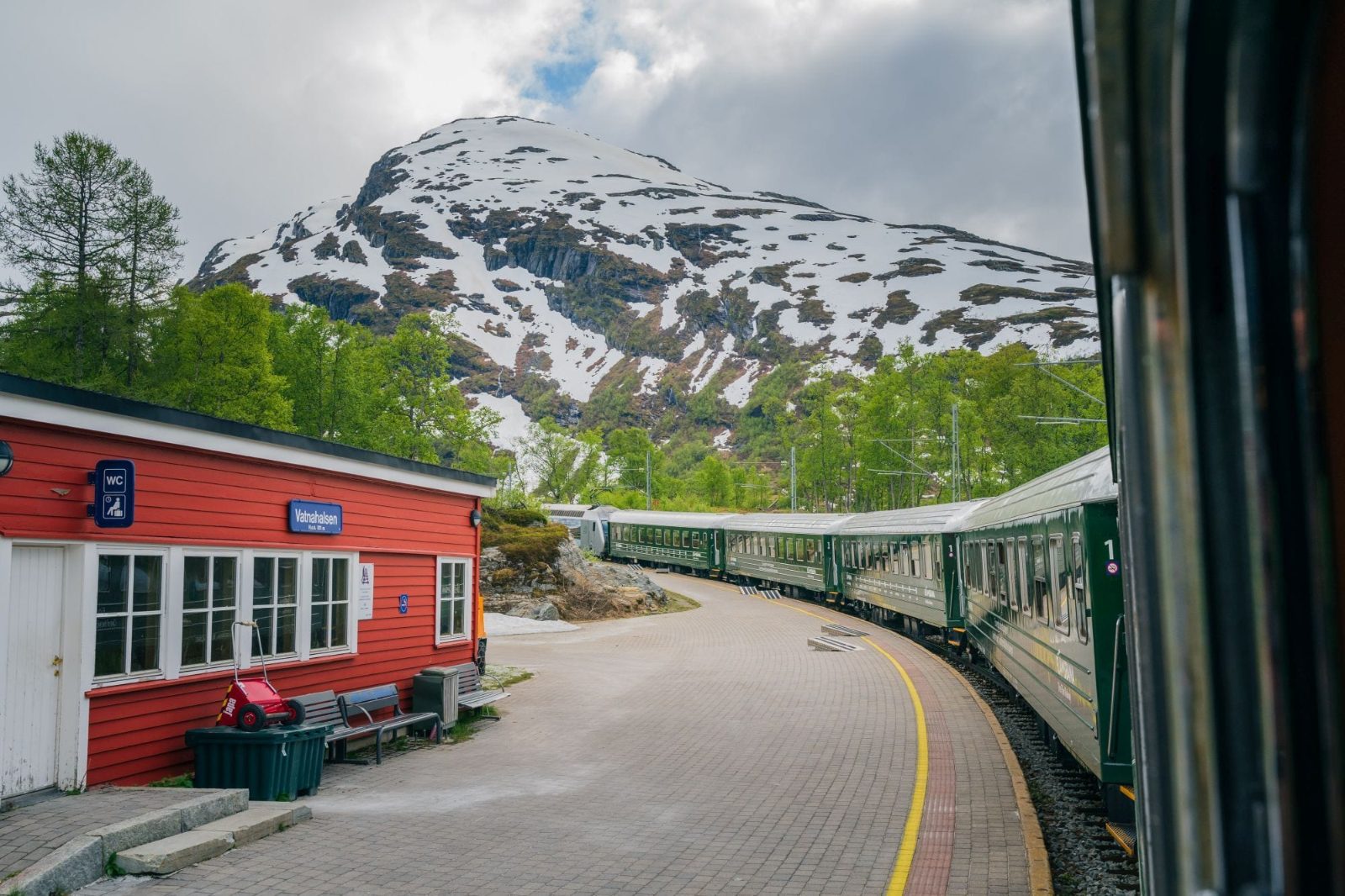 Vatnahalsen Station