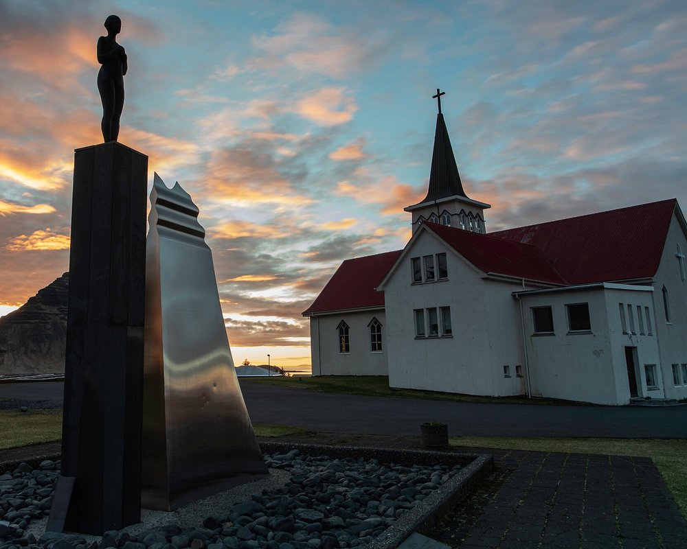 Áttir (Directions Sculpture)