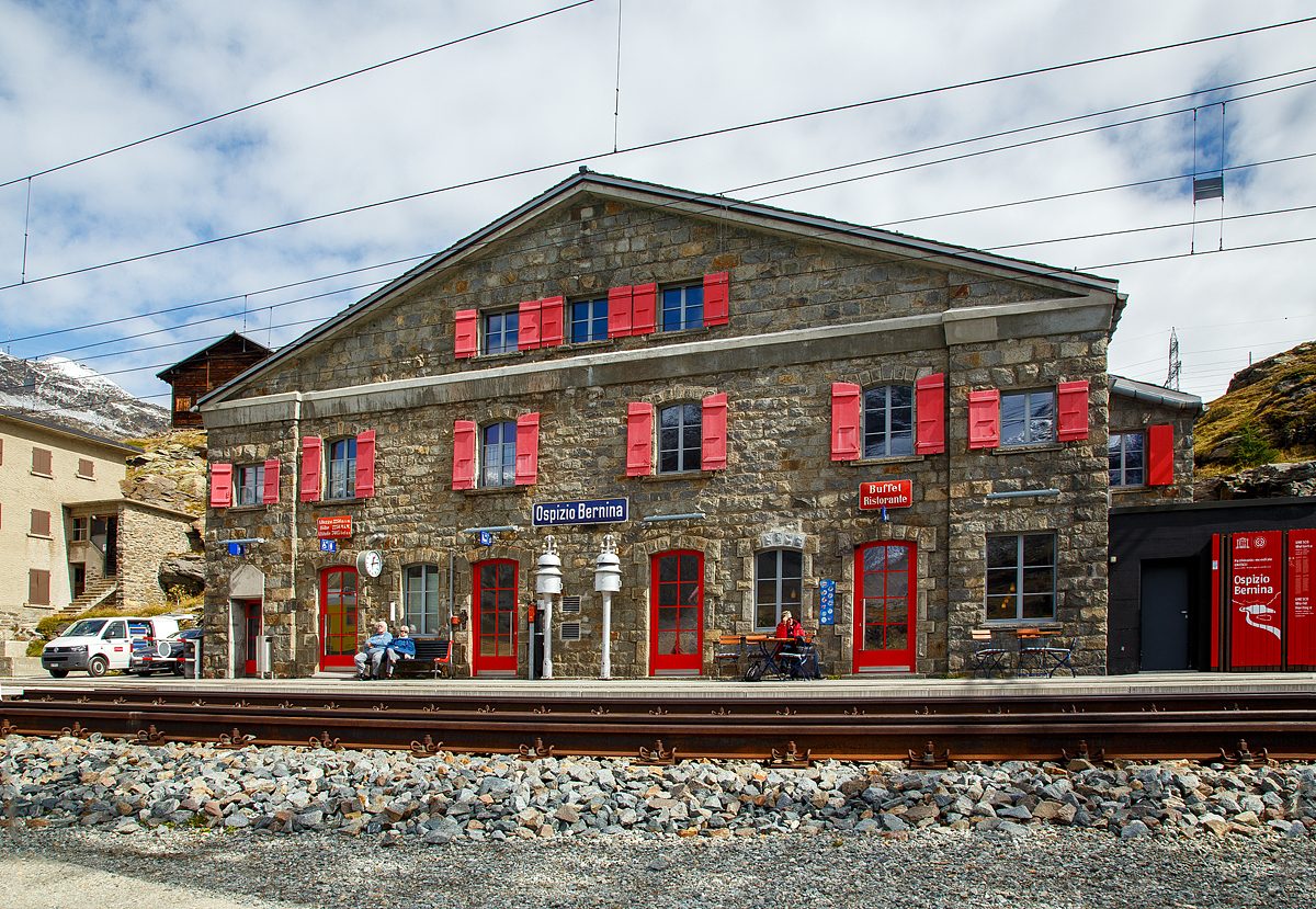 Ospizio Bernina station area