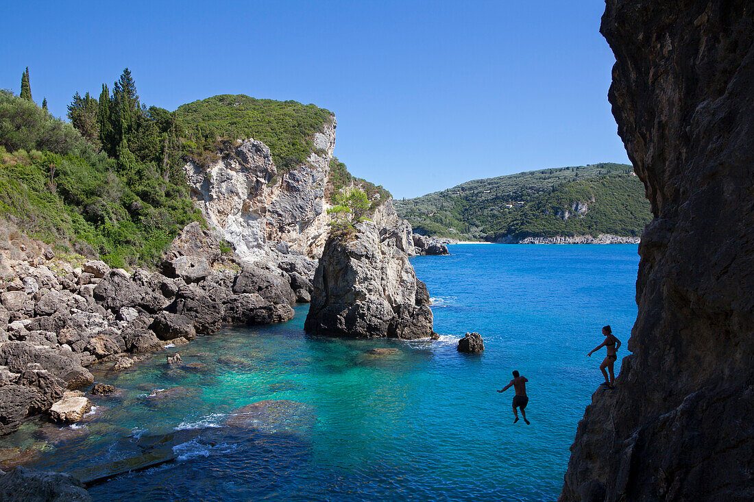 La Grotta Bay Cliffs