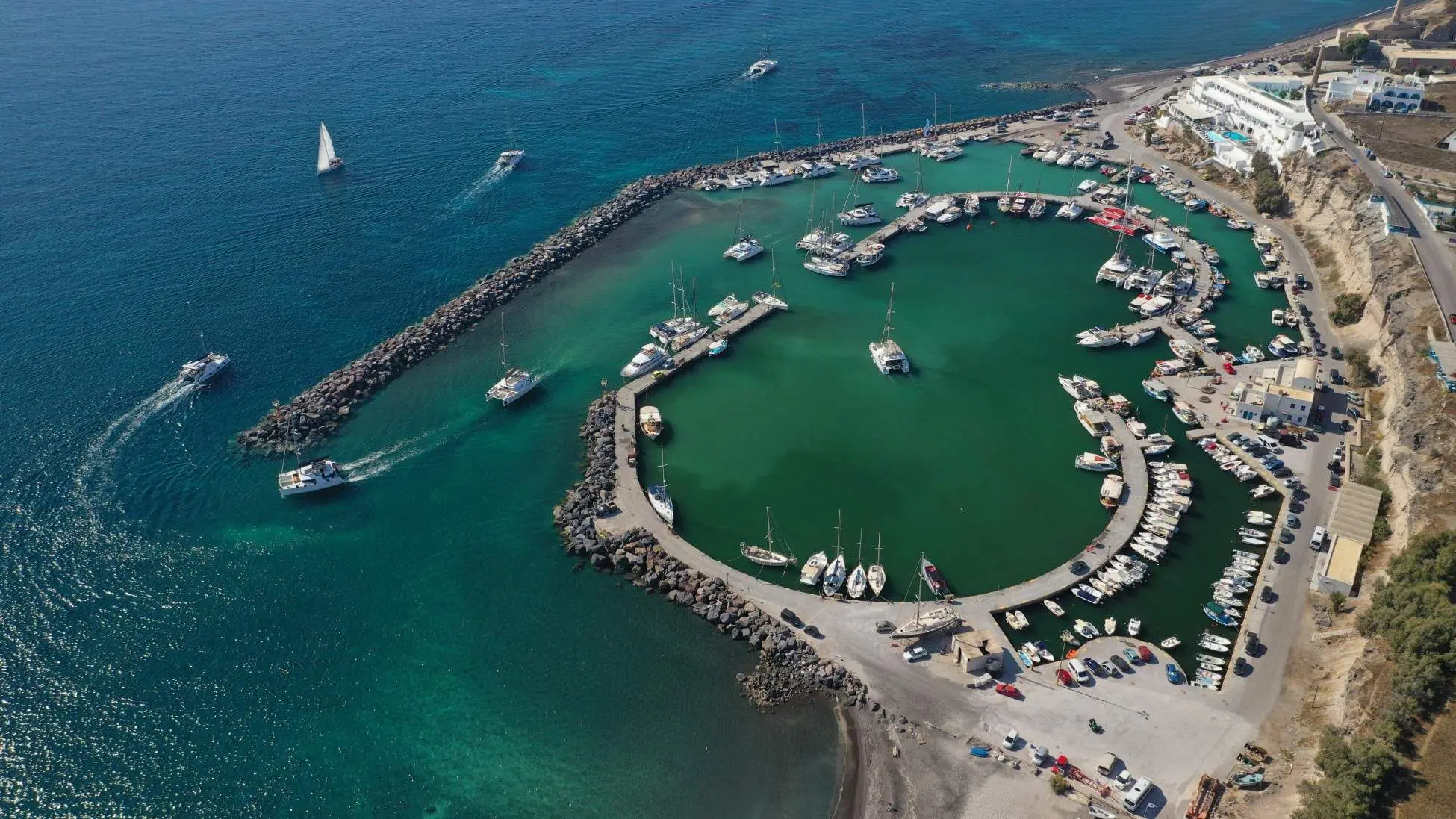 Vlychada Port