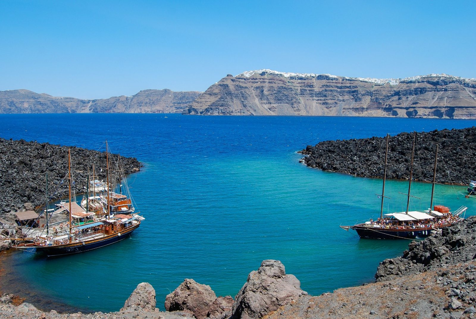 Thirassia Island Waterfront (from Caldera)