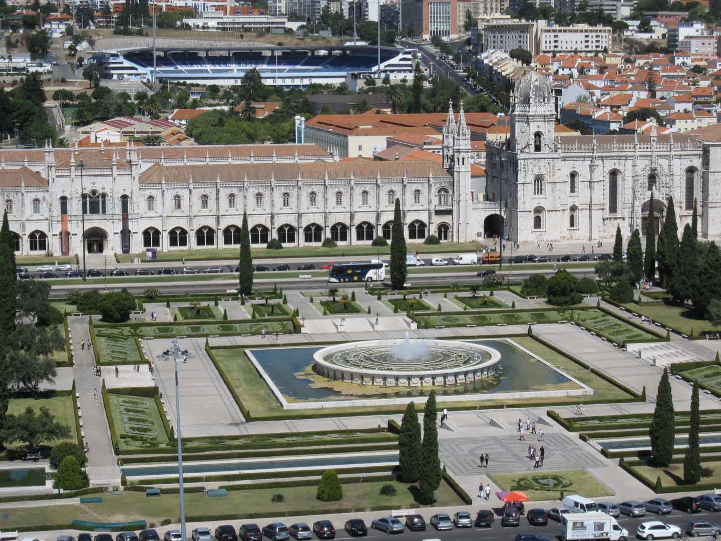 Praça do Império Fountain Axis
