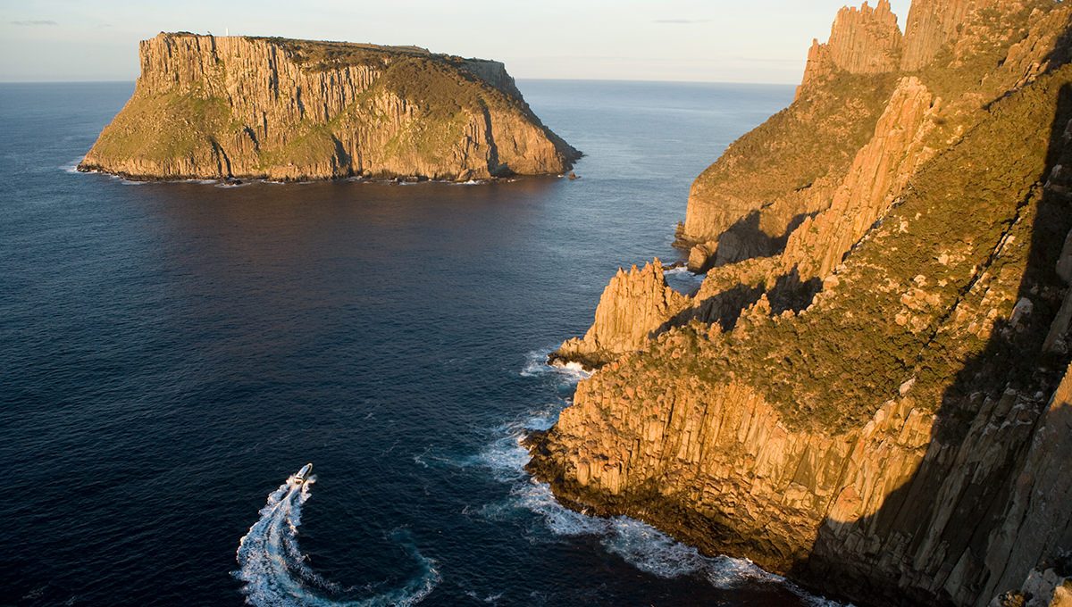 Hobart Boat Day Trips