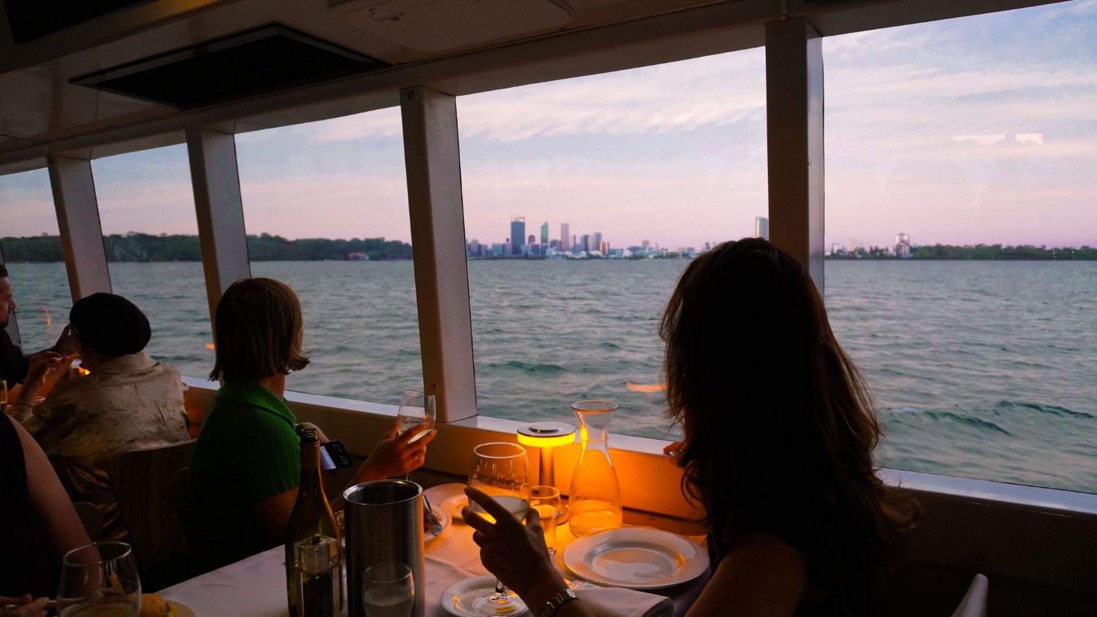 Crociera con cena privata a Perth — Cena serale sul fiume Swan