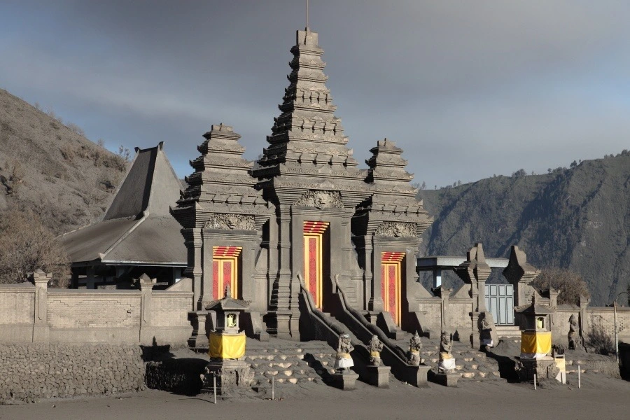 Luhur Poten Temple