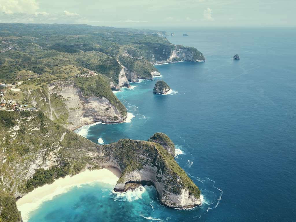 Kelingking Beach Coastline