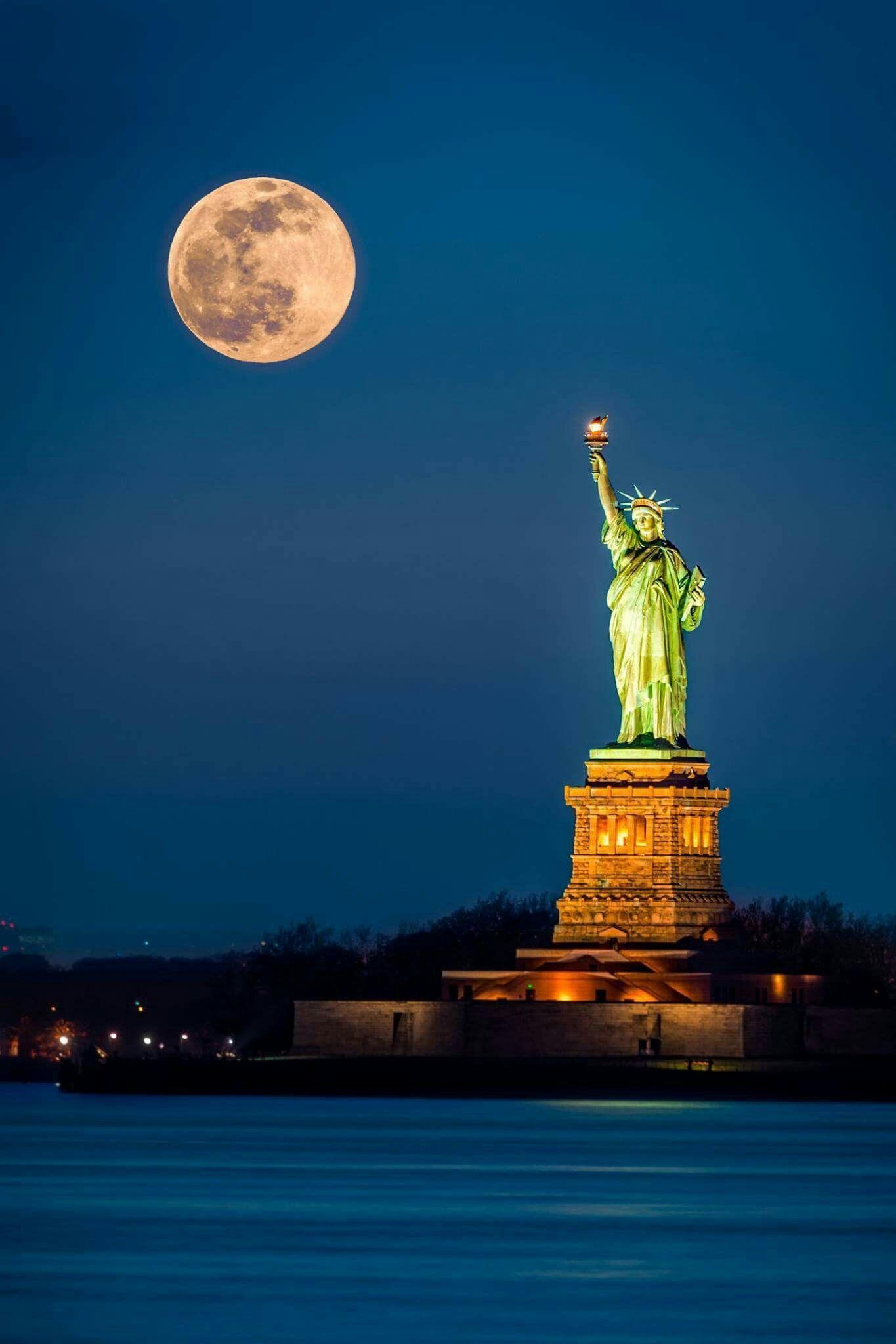 Croisière nocturne à NYC — Croisières en soirée dans le port et vues sur la skyline