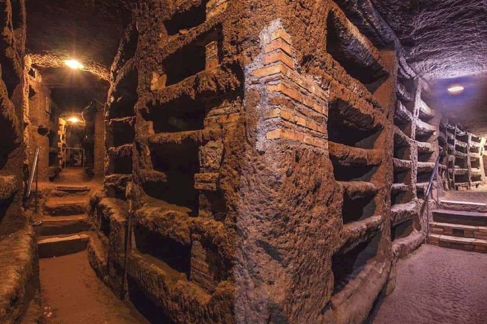 Katakomben-Touren Rom — Geführter Abstieg in antike christliche Tunnel