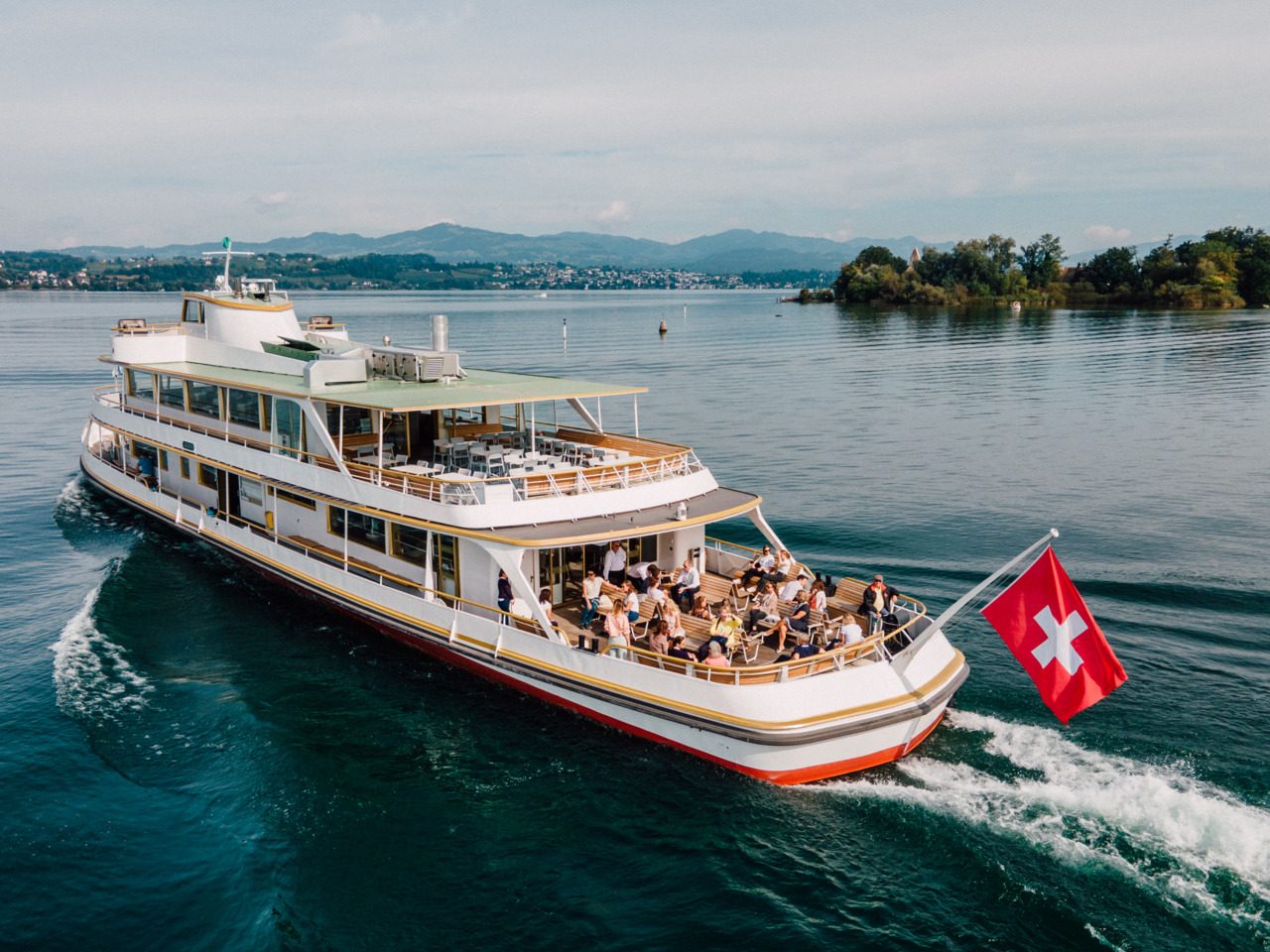 Your experience at Lake Zurich Boat Tour