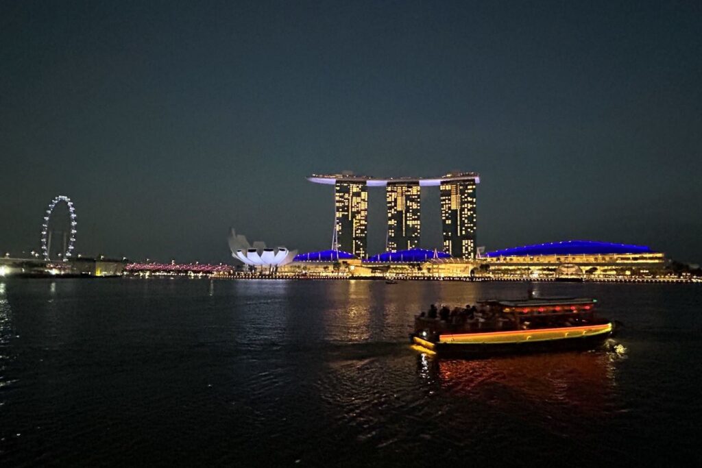 Your experience at Dinner Cruise Singapore