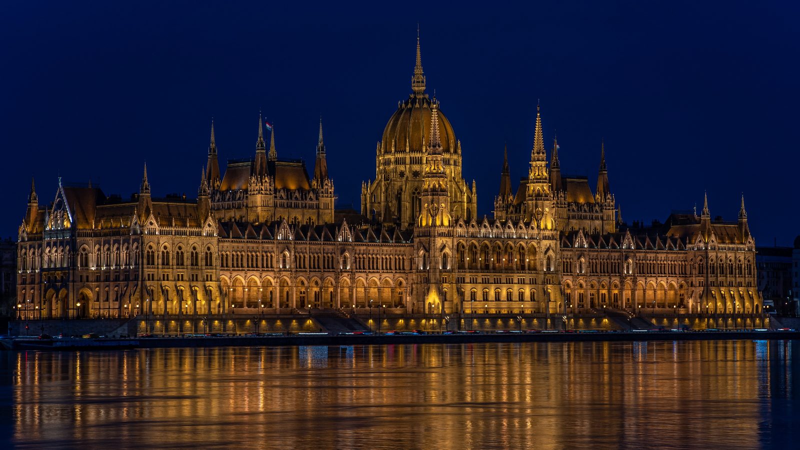 Budapest Sunset Cruise Along the Danube