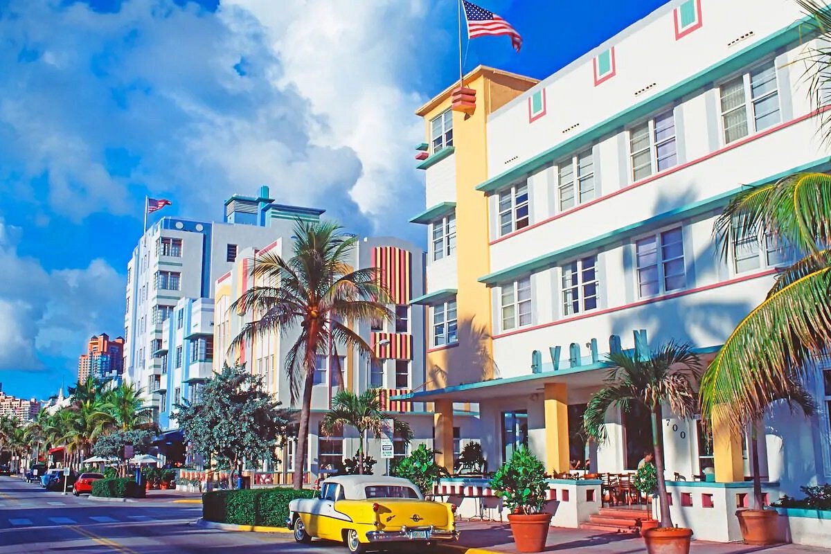 Ocean Drive Stroll