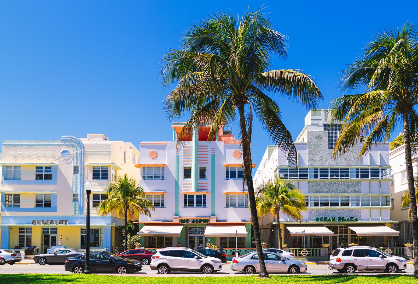 Miami Walking Tour Through Downtown Districts