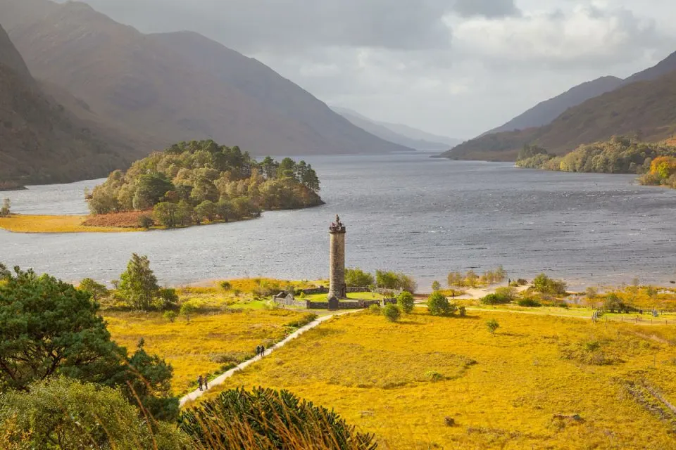 Rivage du monument de Glenfinnan