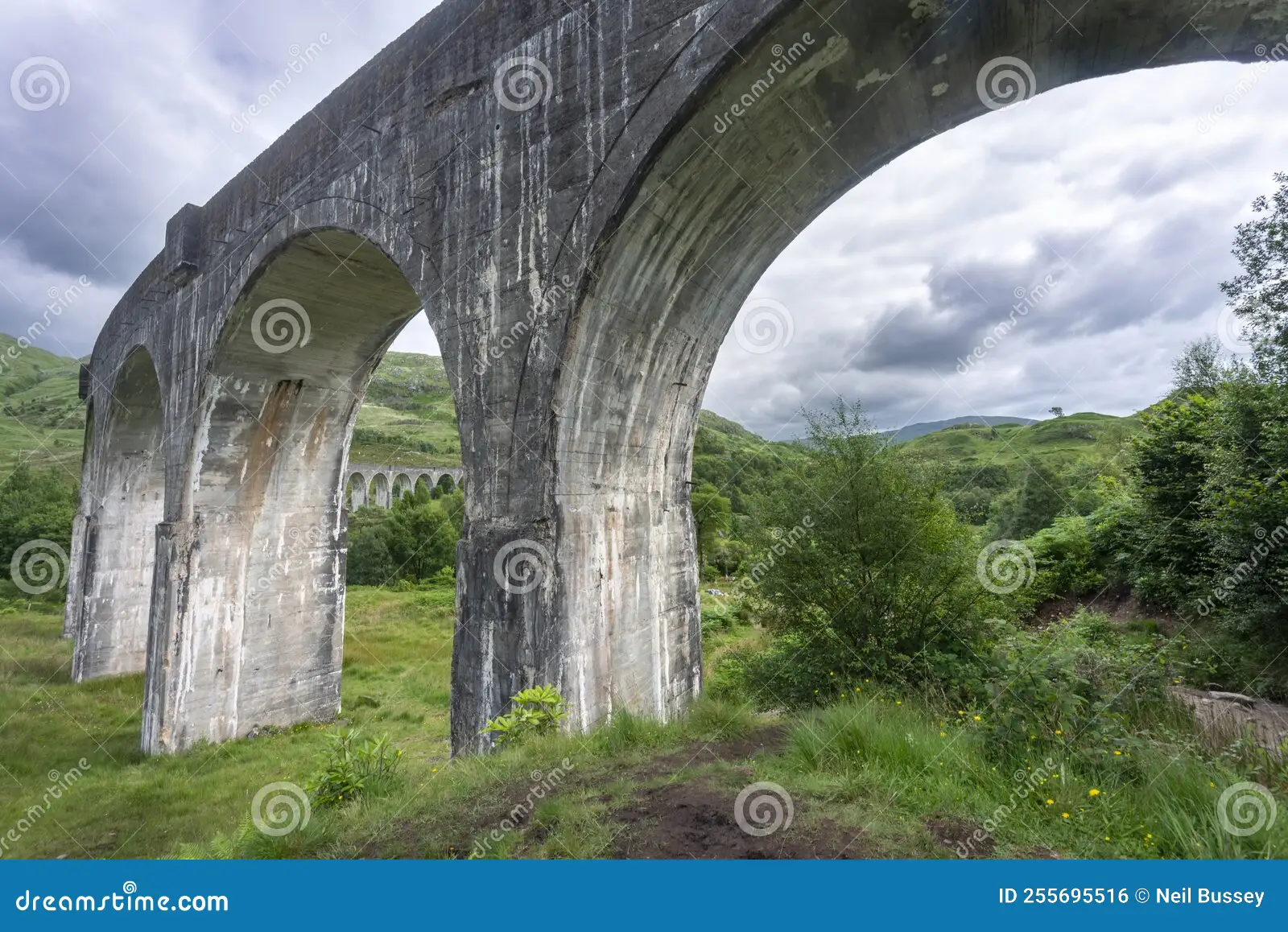 Sous les arches