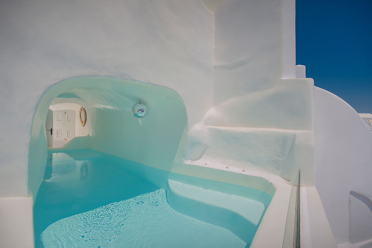 Boutique cave suites
