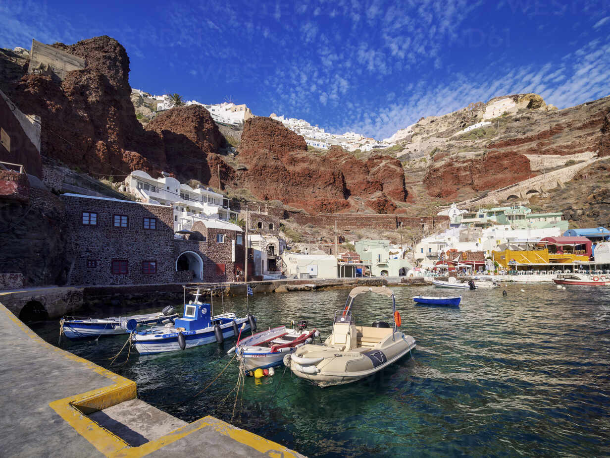 Check in at Ammoudi Bay