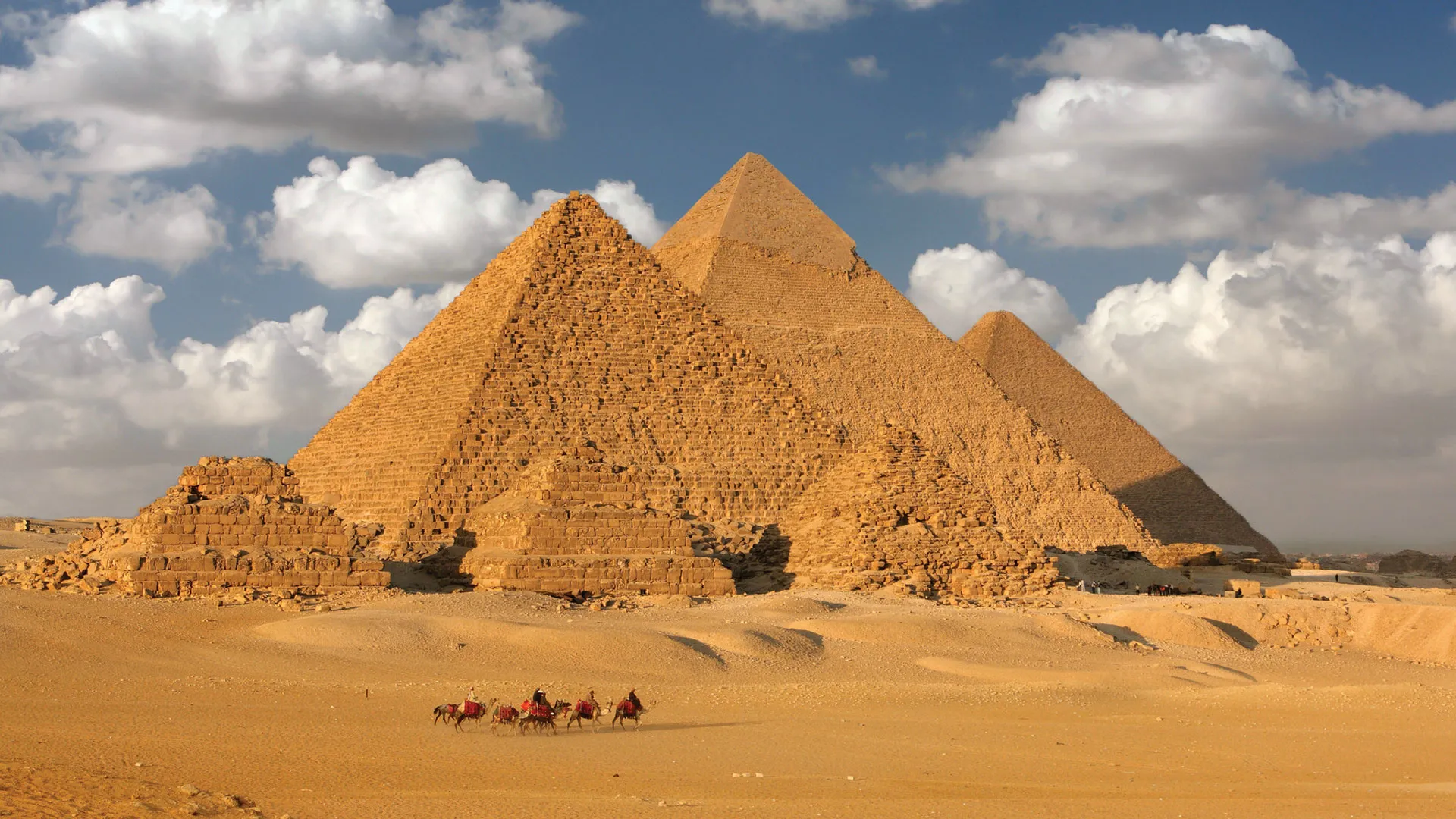 How Far Are the Pyramids From Cairo