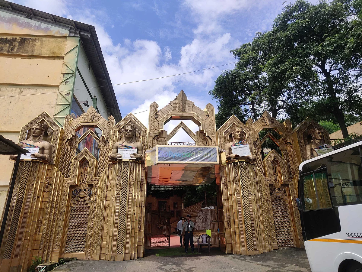 Goregaon to Film City Distance