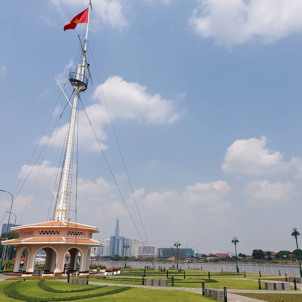 Thu Ngu Flagpole