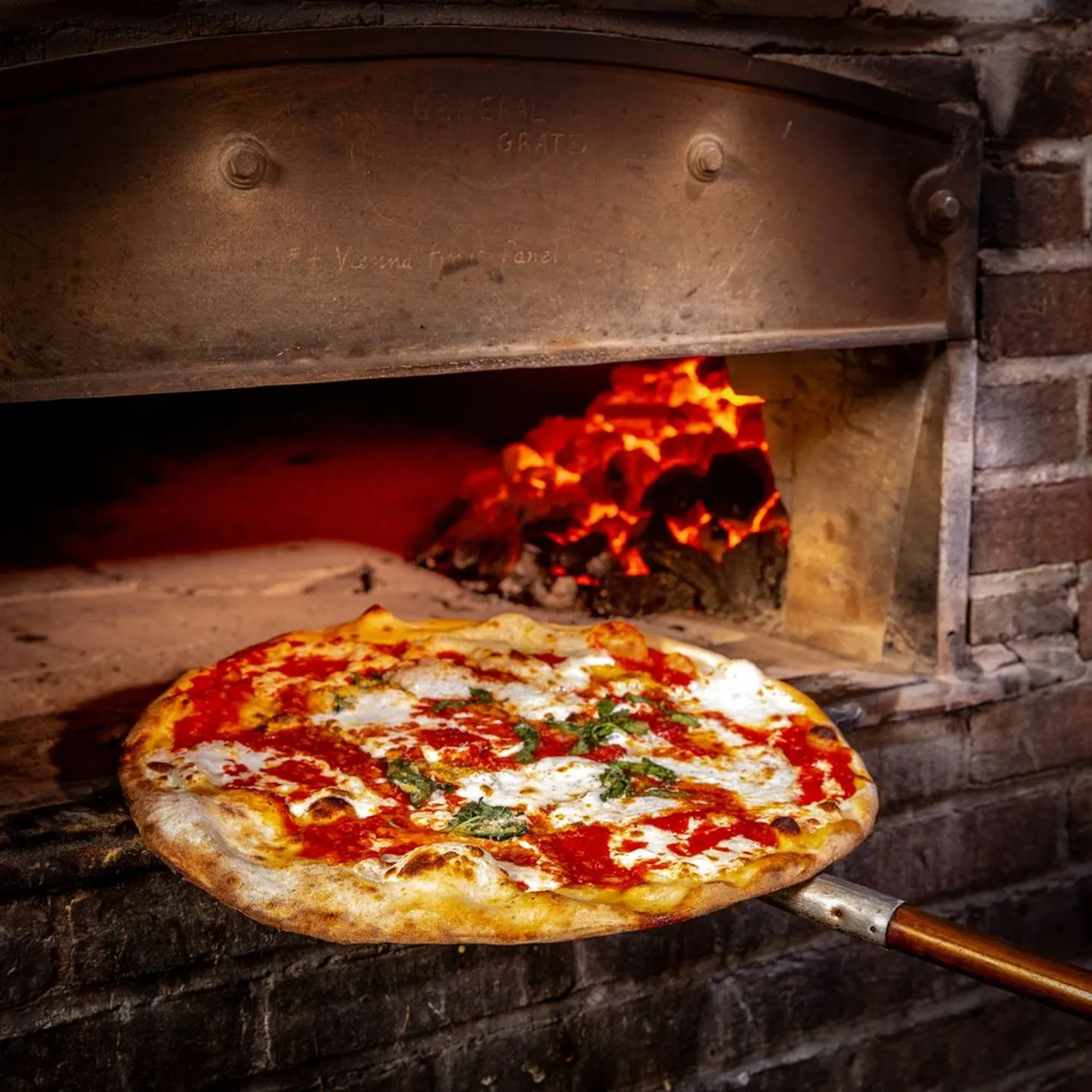 What to Expect on an NYC Pizza Tour