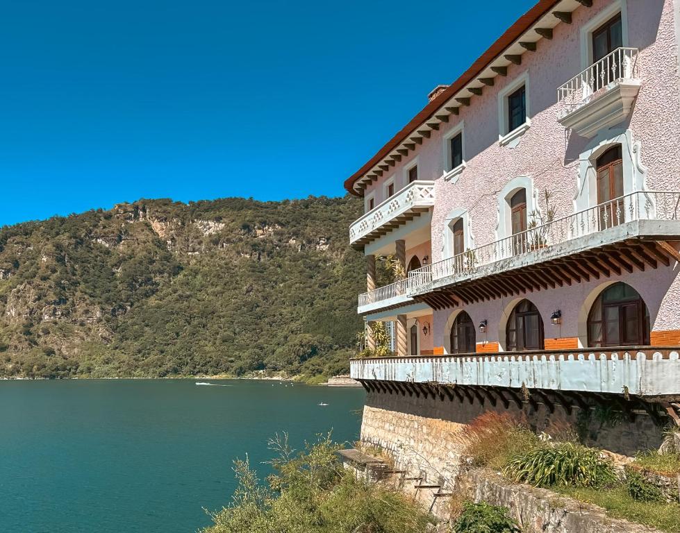 Lakefront Boutique Stays