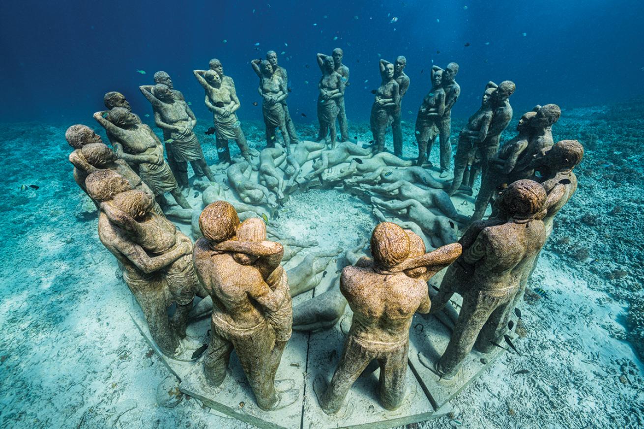 Gili Islands Snorkeling: Reefs, Turtles and Statues
