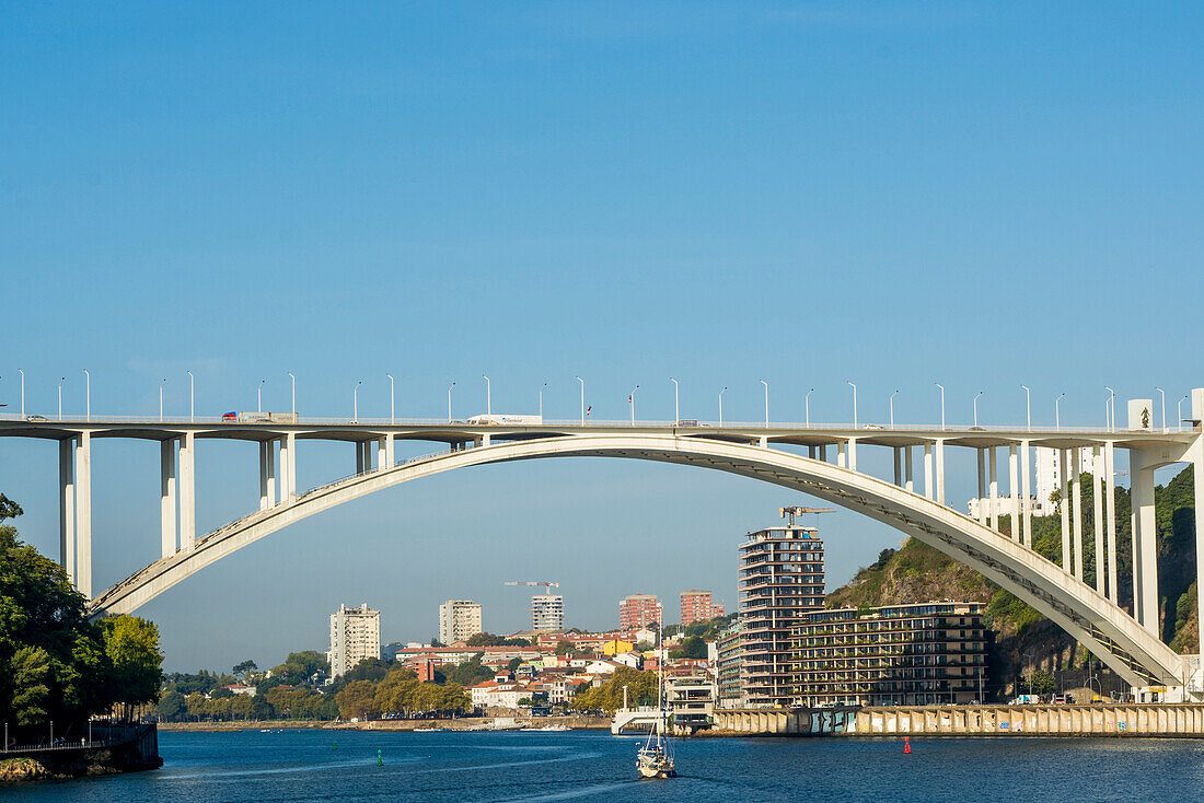 Arrábida Bridge