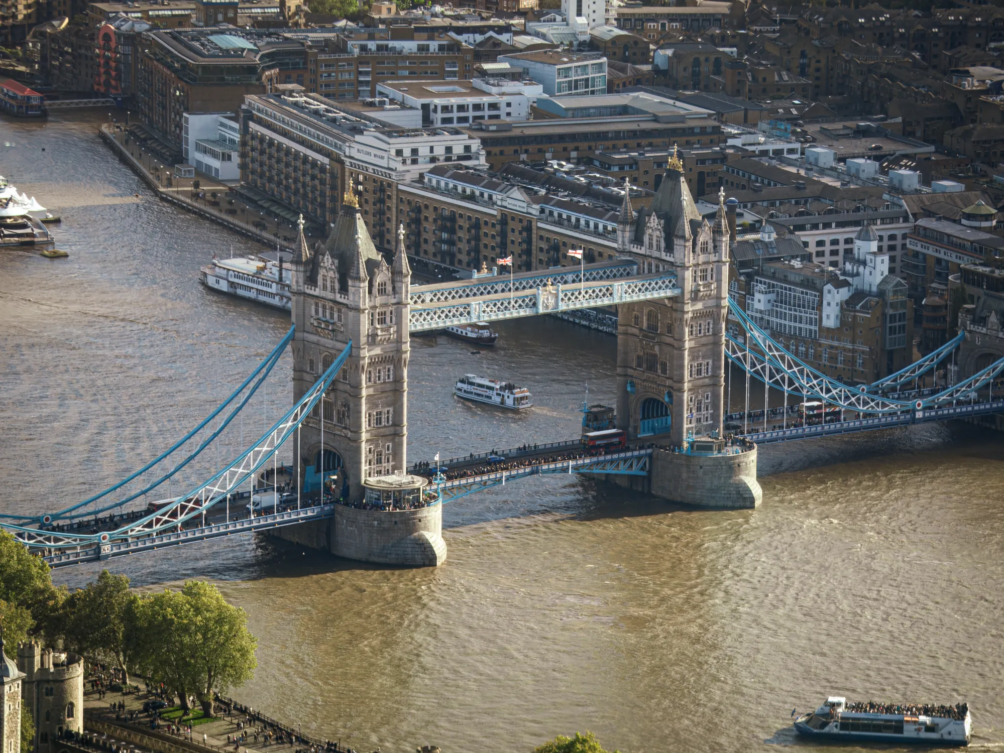 Thames Cruise: River Journey Through London