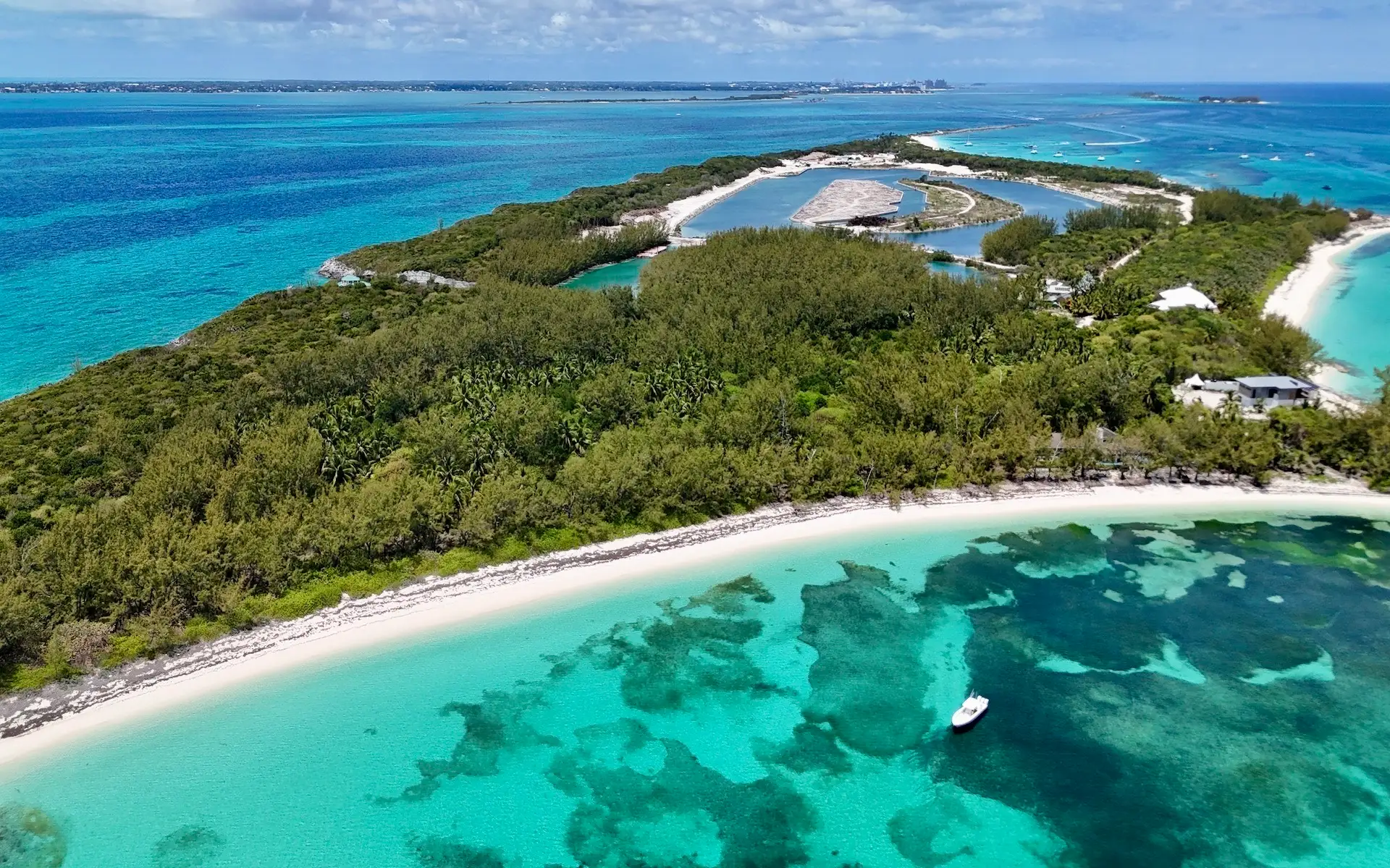 Wide beach-water panorama