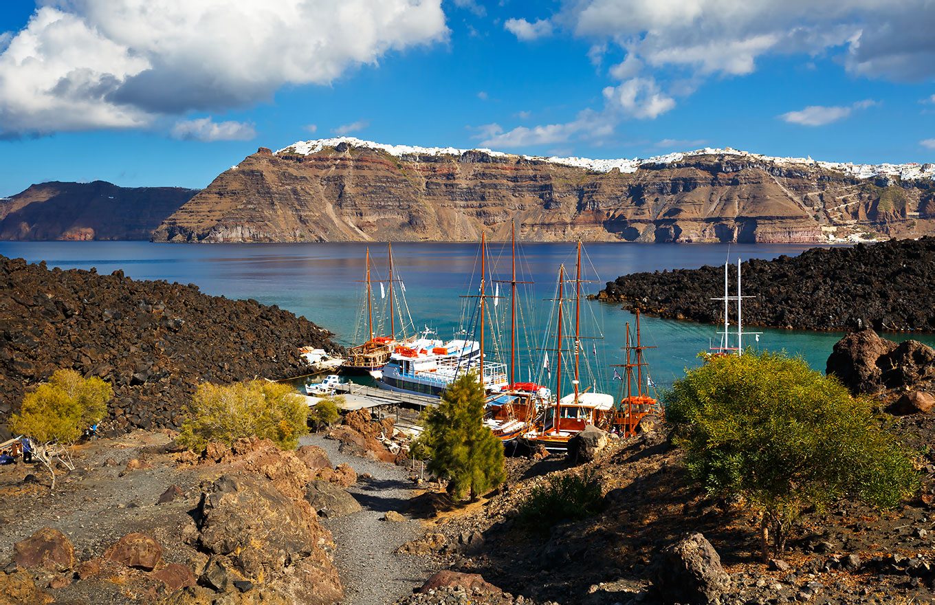 Palea Kameni Boat Approach