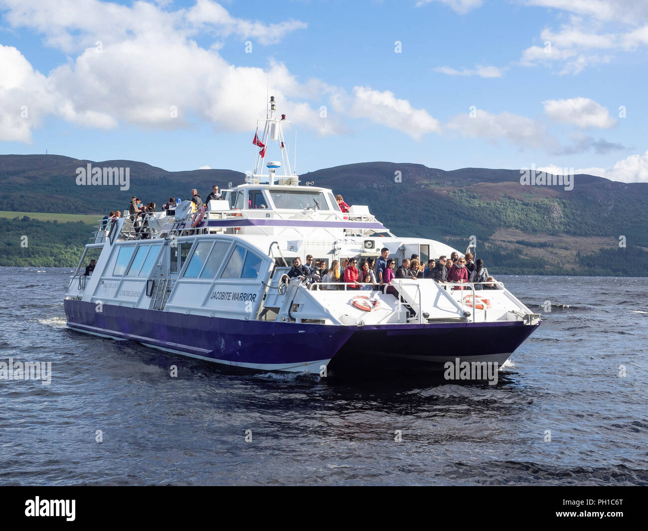 Loch Ness Cruise Tour