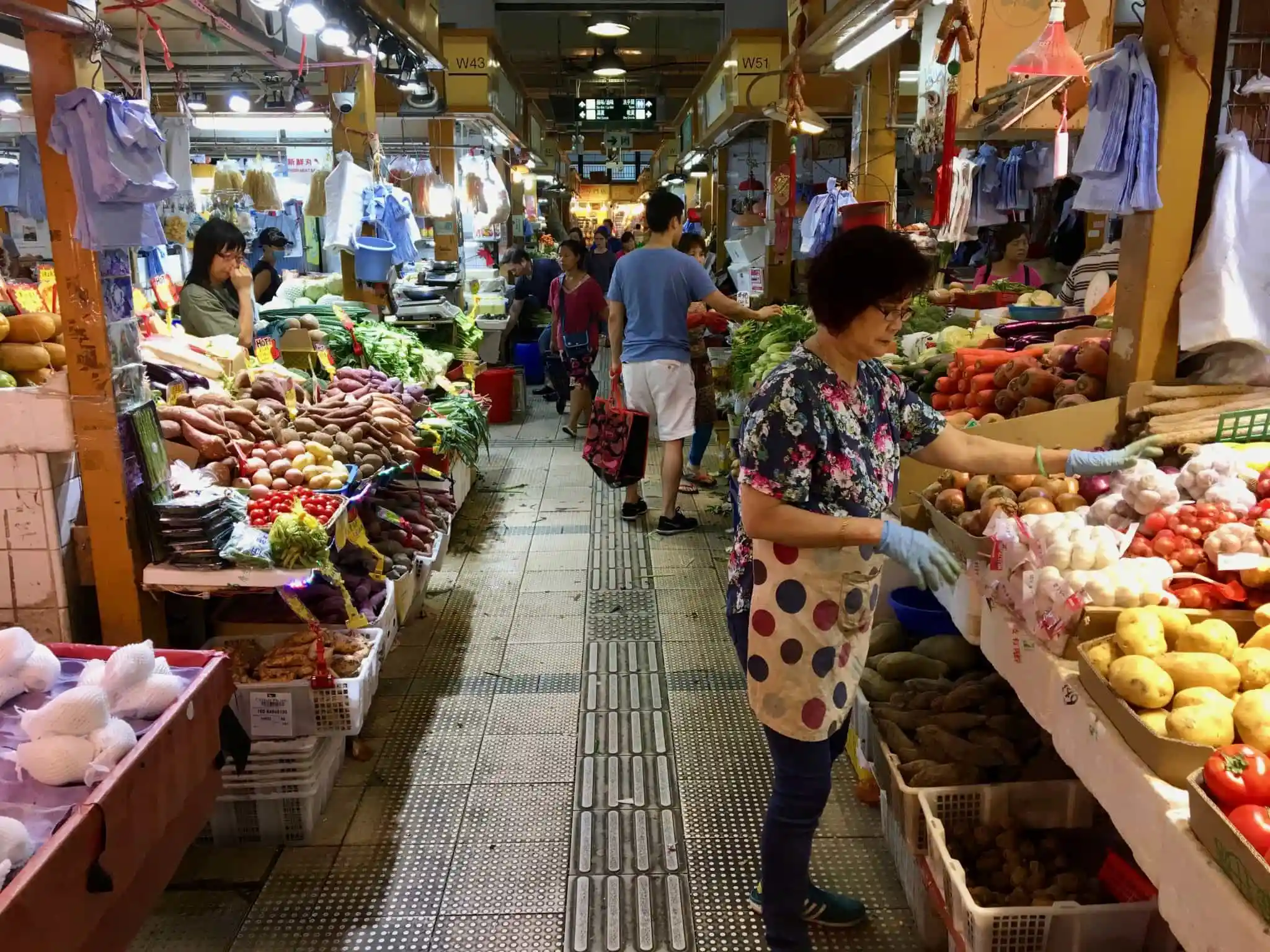 Hong Kong Food Tour Through Local Markets