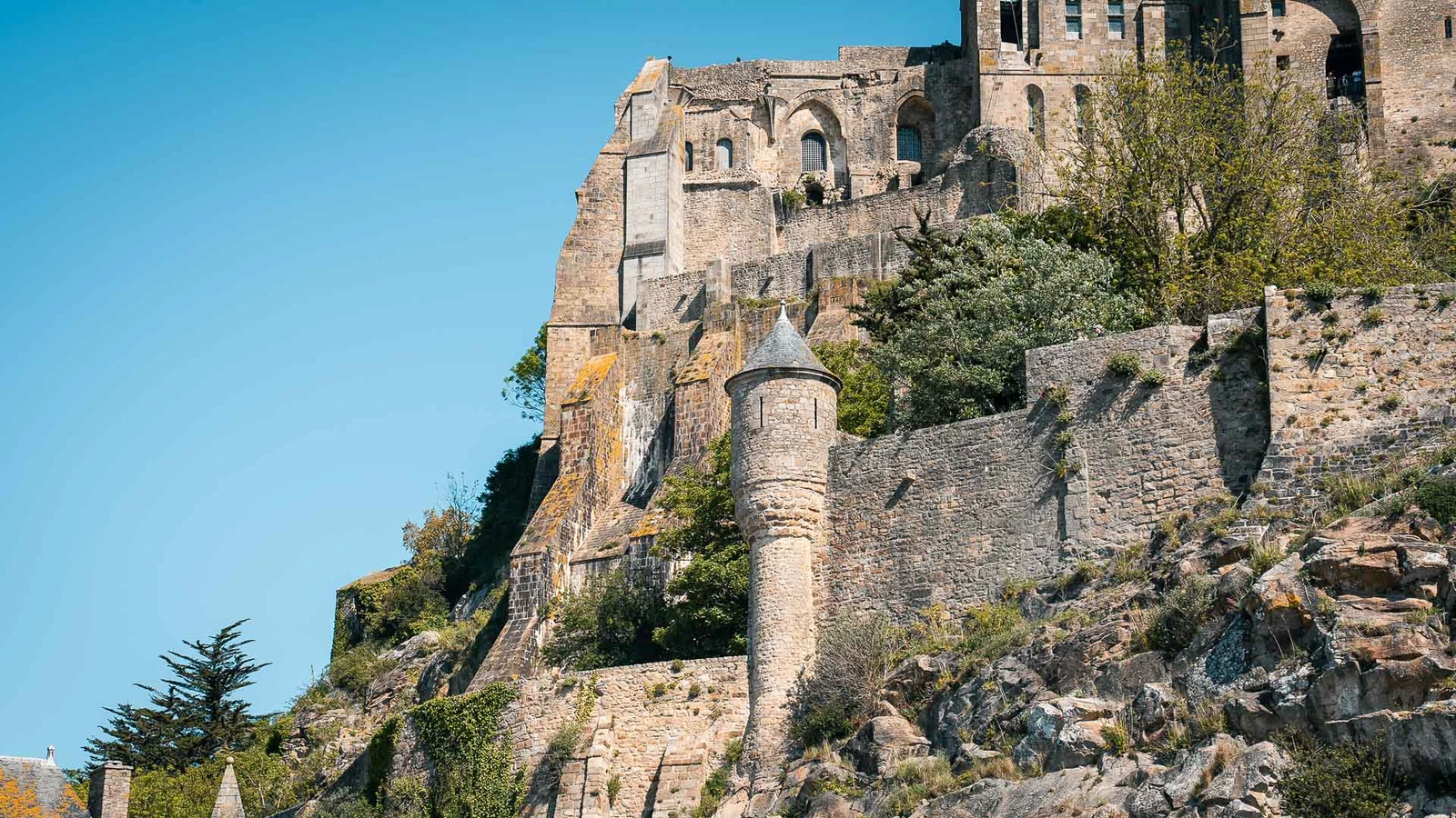 Ramparts Edge