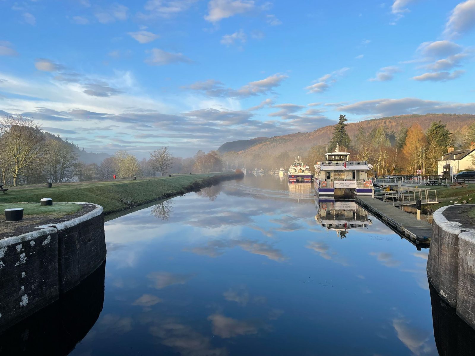 Arrive at Dochgarroch Lock