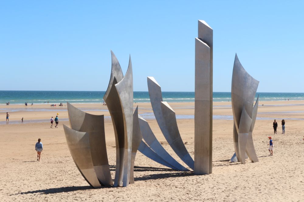 Les Braves Sculpture (Omaha Beach)