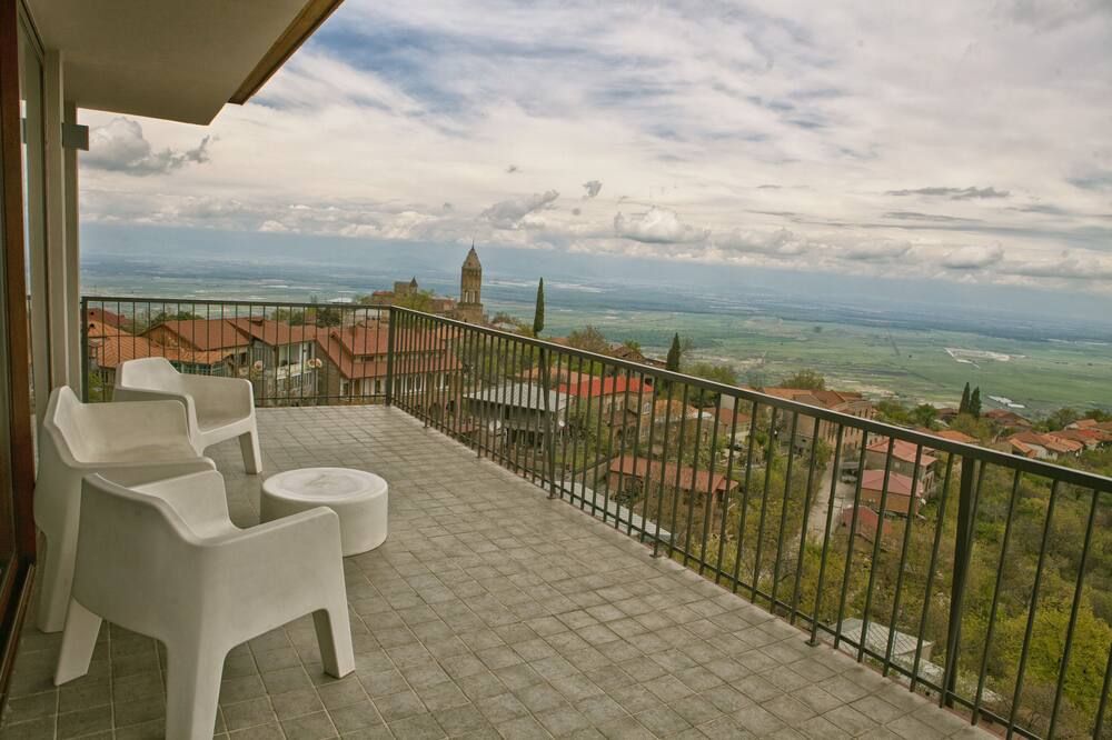 Kabadoni Chateau Hotels