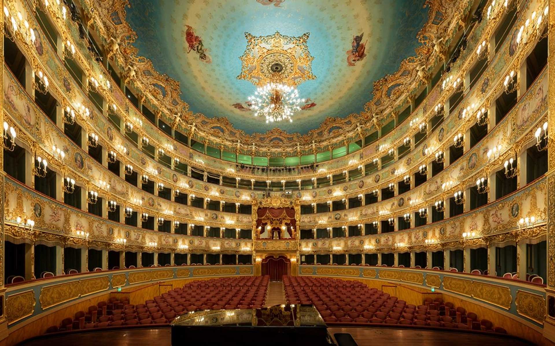What to Wear to the Opera in Venice