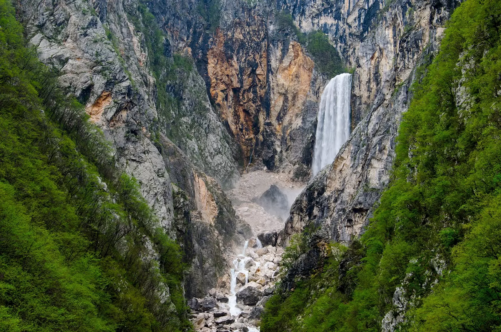 Boka Waterfall Area