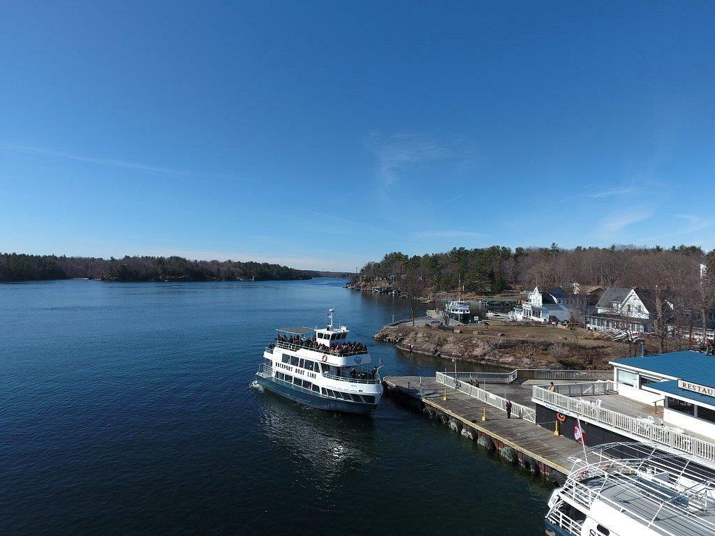 1000 Islands Cruise Parking