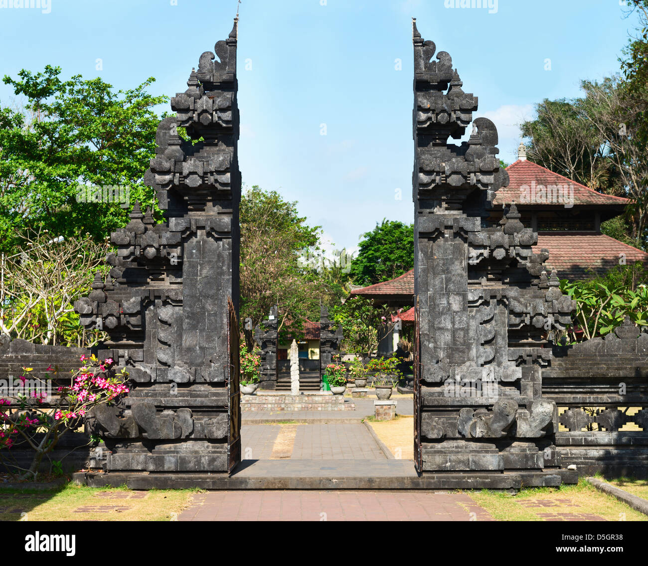 Ubud Palace Dance Tickets: Evening Performances