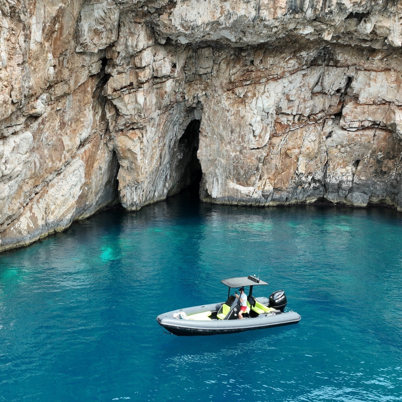 Grama Bay Boat Tour